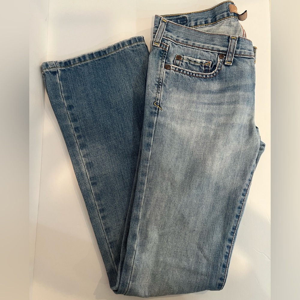 Abercrombie & Fitch Low Rise Women’s Straight Leg Jean, Light Wash, Size: 2L